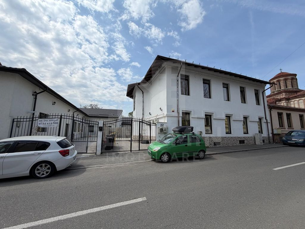 Spatiu generos D+P+1 - 414mp - pozitionare centrala - Gre...