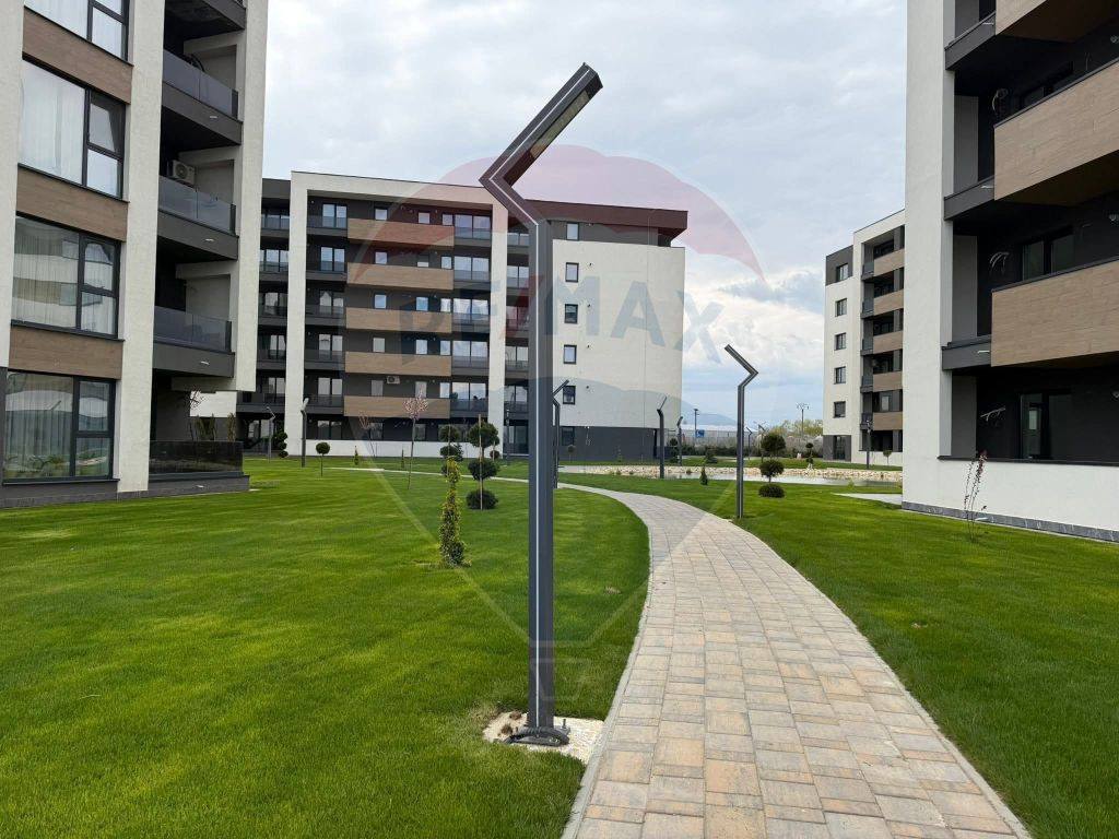 Apartament cu 2 camere de închiriat in bloc nou Valcom R...