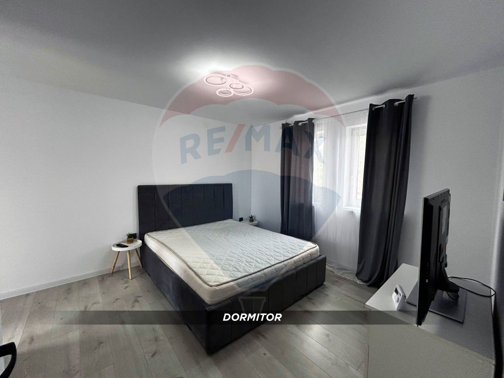 Apartament cu 3 camere - Centru Vechi de închiriat