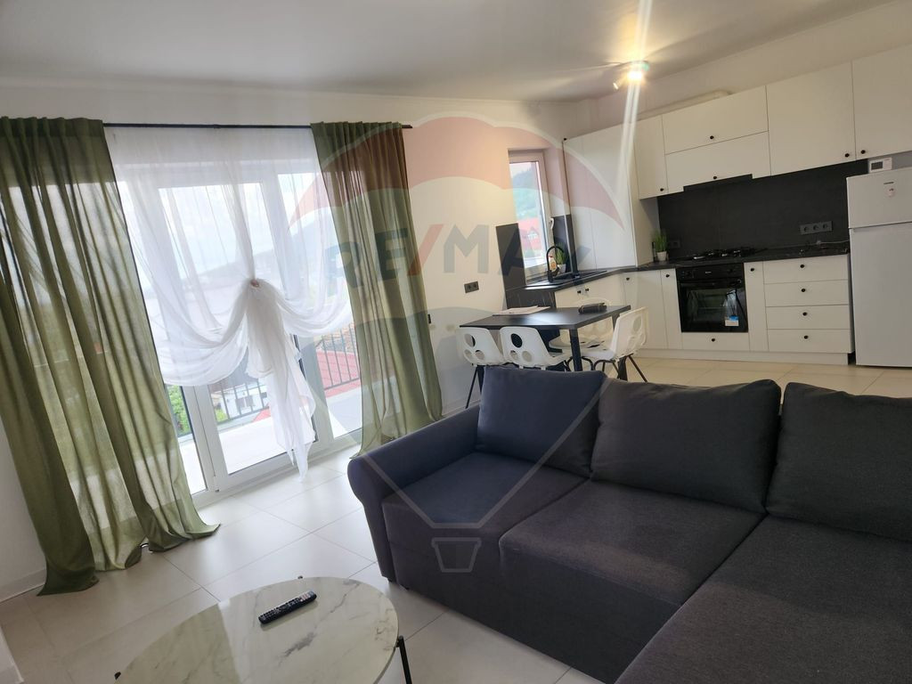 Apartament 3 camere, etaj 2 – De închiriat