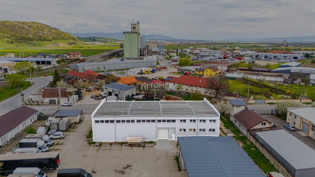Hala industriala Codlea ,se poate impartii in doua