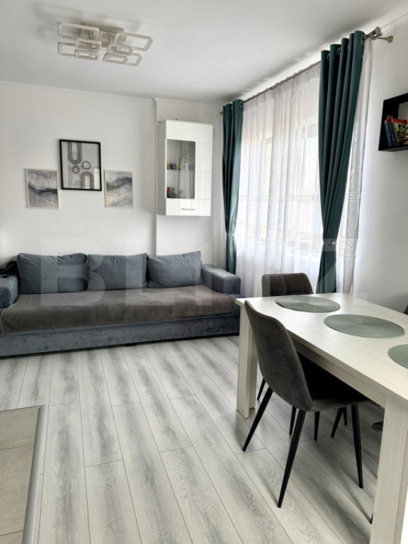 Apartament 3 camere, decomandat, curte 90 mp și 2 terase -