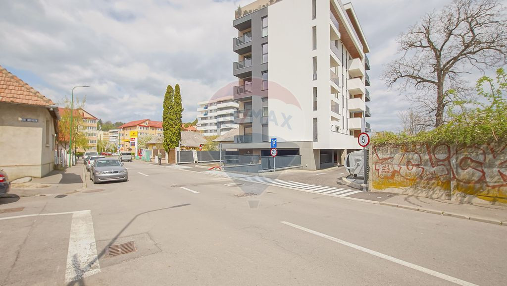 Comision 0 %! Garsonieră de vânzare, loc de parcare sup...