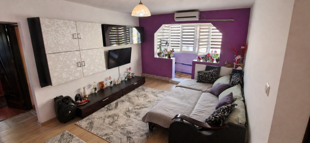 Apartament 3 camere, 54 mp, zona Craiovita Nouă