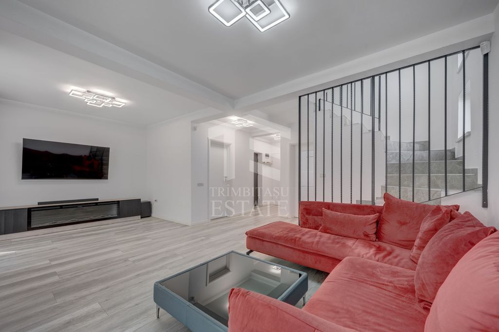 CASA SMART+PISCINA+GARAJ+Zona BARBEQUE! str. Fortului Dom...