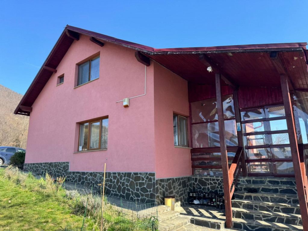 Casa de vanzare, 134 mp, teren 1300 mp, zona Vest