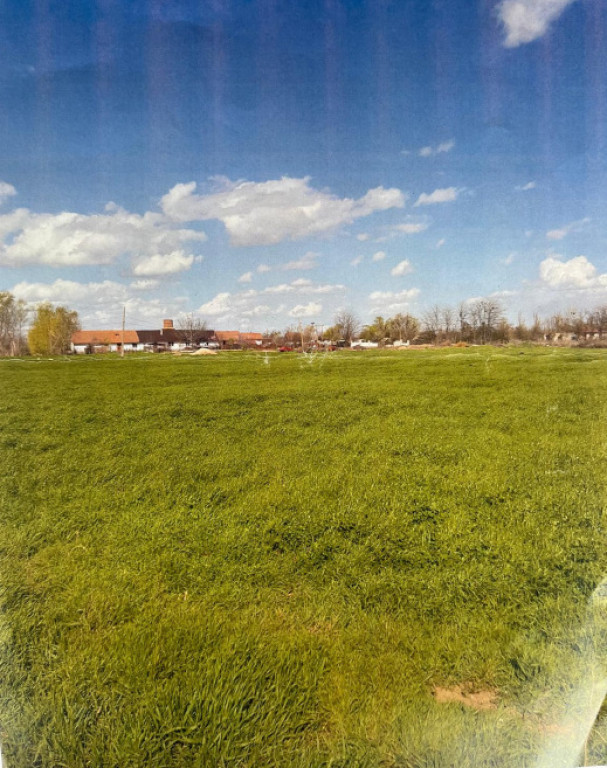 Teren intravilan, dublă deschidere, 9.375 mp, zona Hanul Ro