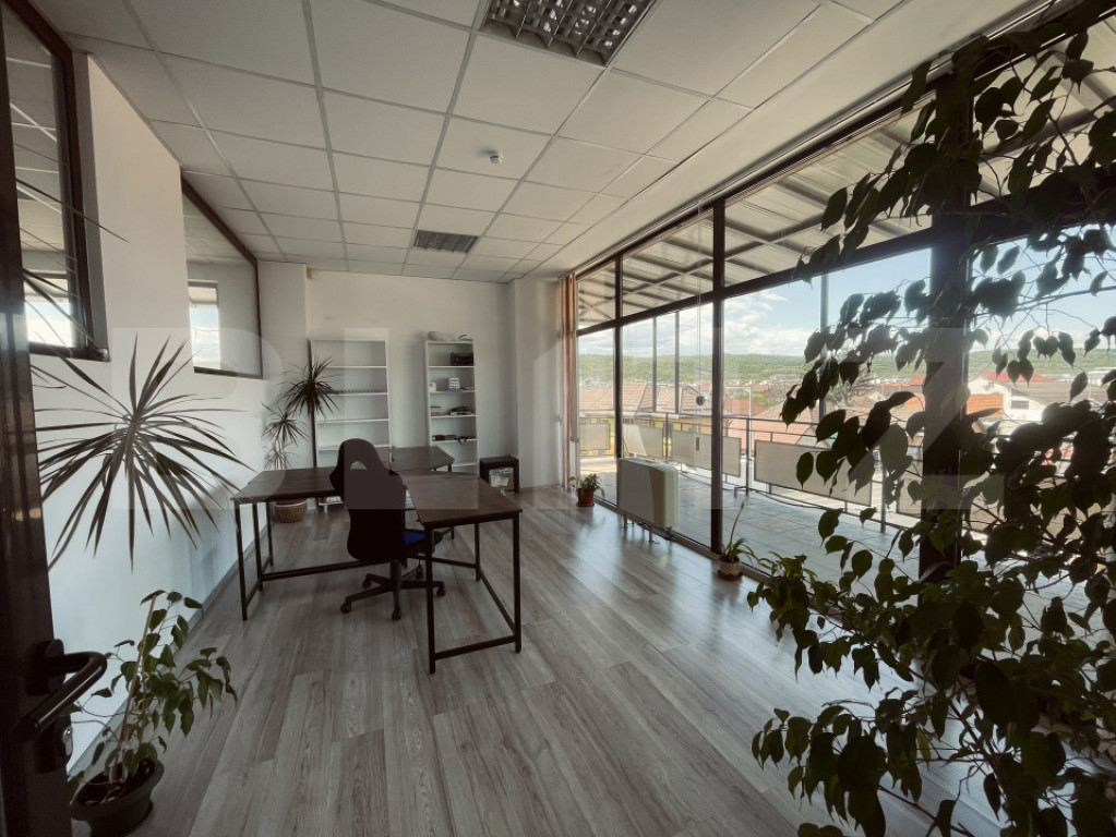 Spațiu birouri, 270 mp, parcari, terasa