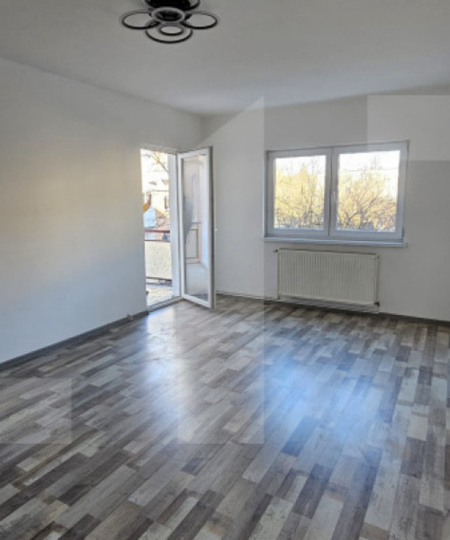 Apartament 3 camere, 2 băi – complet renovat, etaj 1, sem
