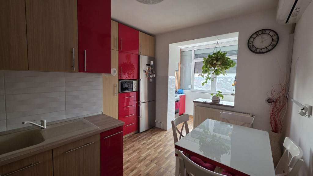 Apartament 3 camere, 76.80 mp, zona Ultracentral