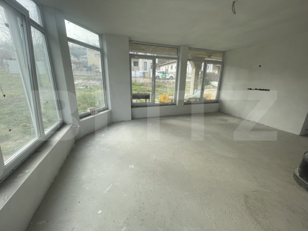 Casa individuala semifinisata, 4 camere, 10 ari teren si gar