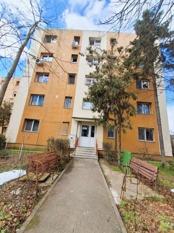 Apartament 2 camere, 37 mp, zonă Vest
