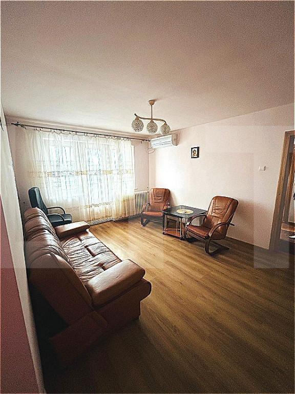 Apartament cu 3 camere, decomandat, 63 mp, zona Plevna - la