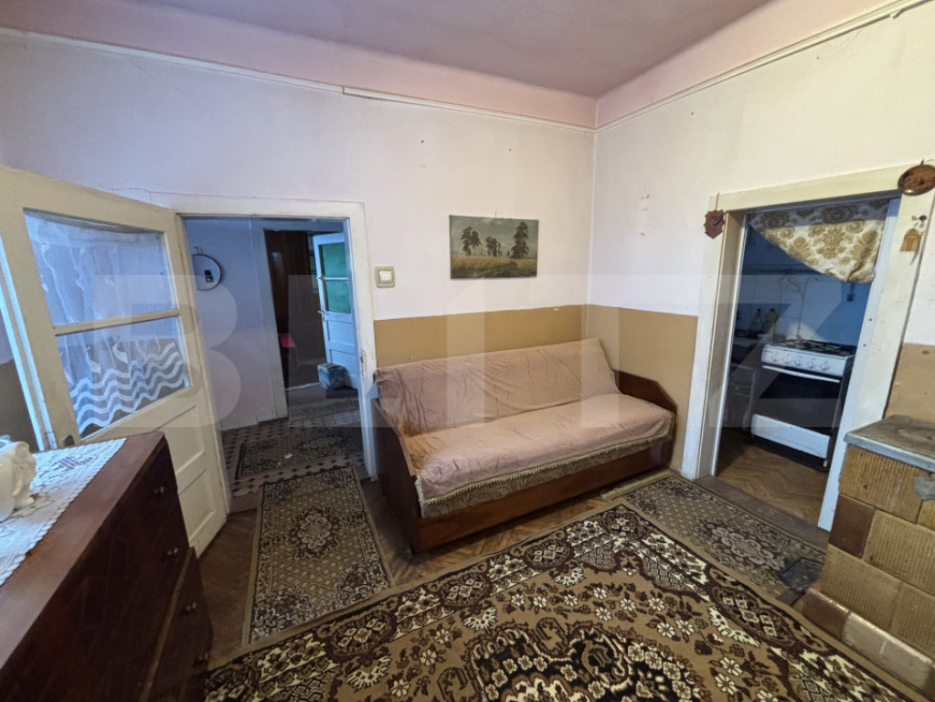 Casa de vanzare, cu 2 camere.