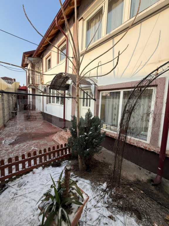 Casa P+E, 100 mp utili, teren 220 mp, zona Centru