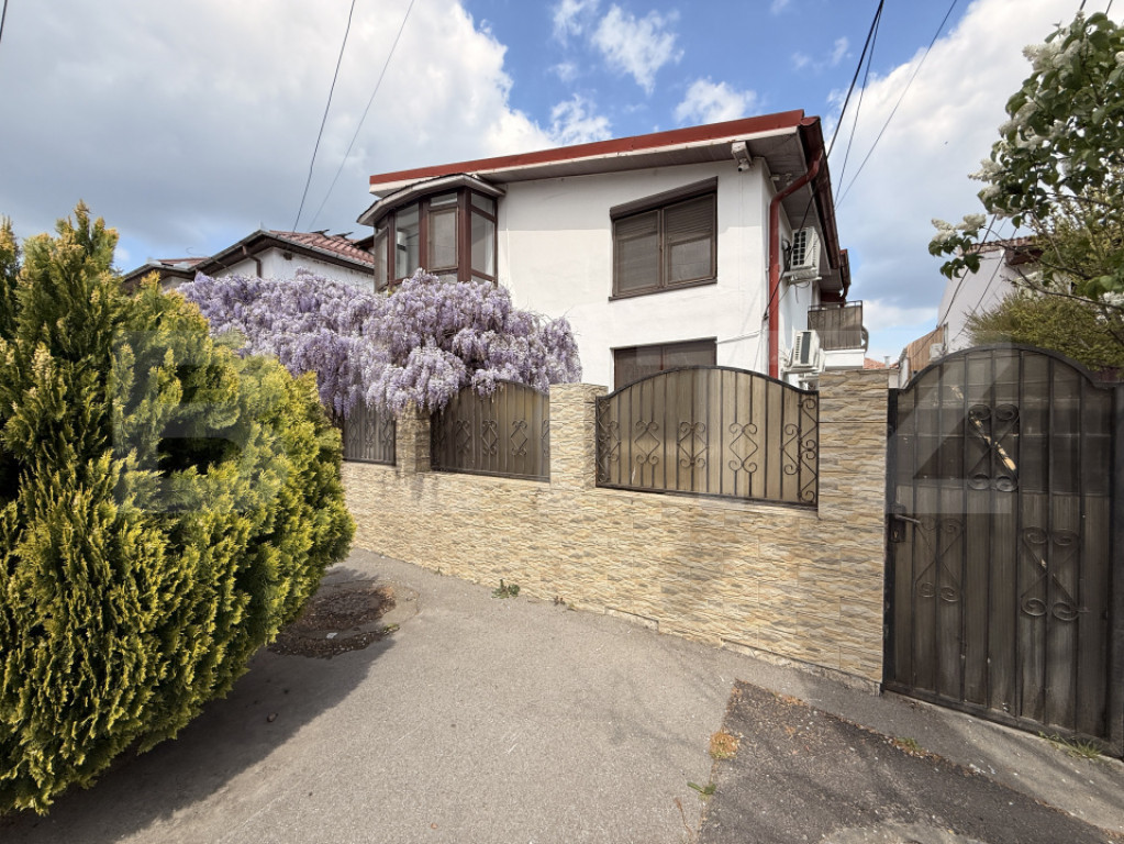 Casă P + M cu apartament 2 camere, 223 mpu, teren 253 mp, z