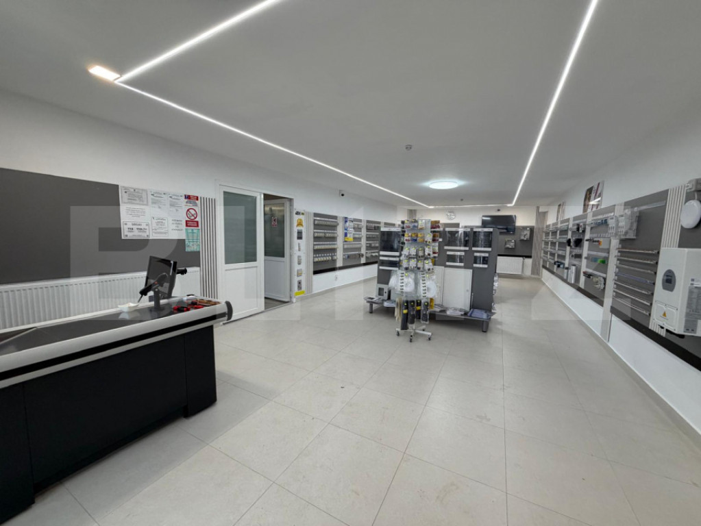 Spatiu comercial, 267 mp, 2 parcari, zona Cetatii