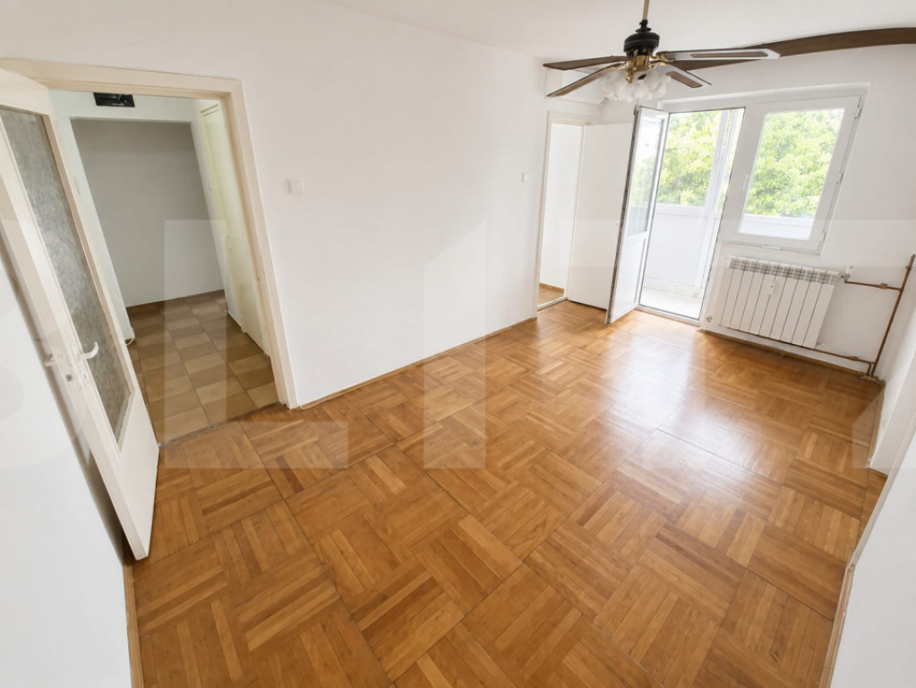 Apartament 3 camere, 42 mp, zona Sagului