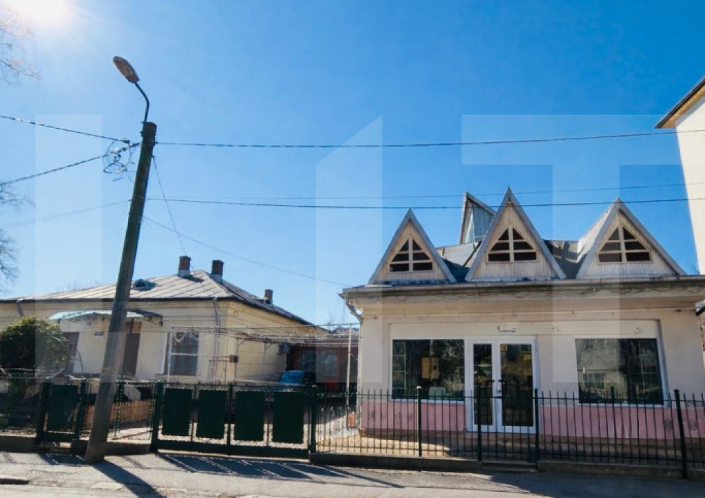 Casă din cărămidă + spațiu comercial, teren 900 mp, Bot
