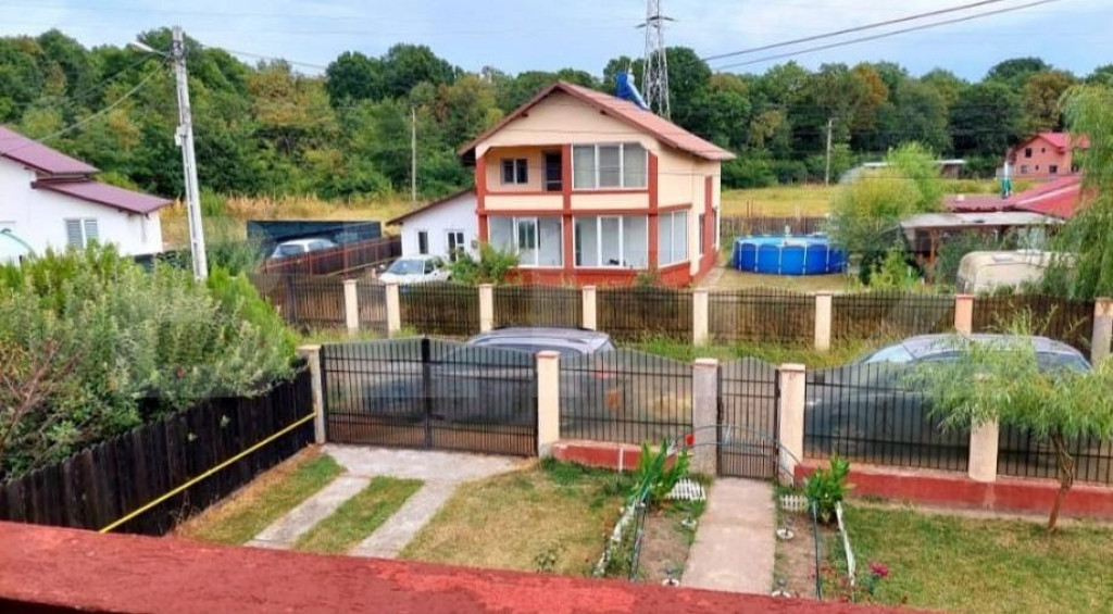 Casa individuala 4 camere, 130 mp, zona Valea Calugareasca,