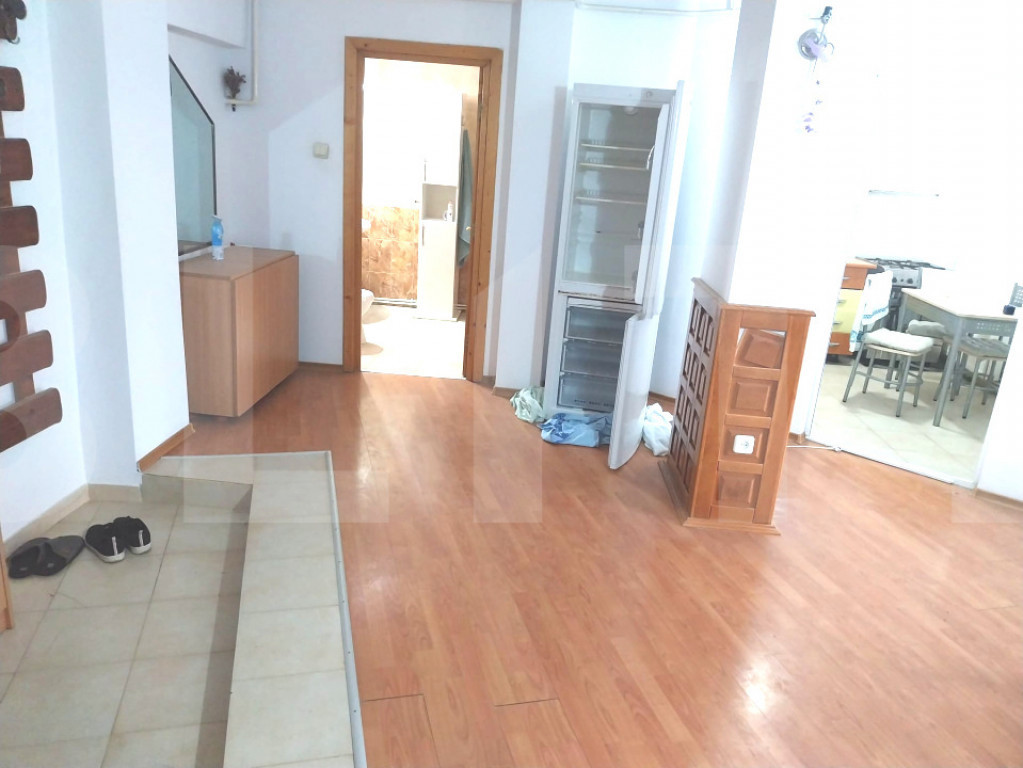 Apartament cu 2 camere, decomandat, complet mobilat si utila