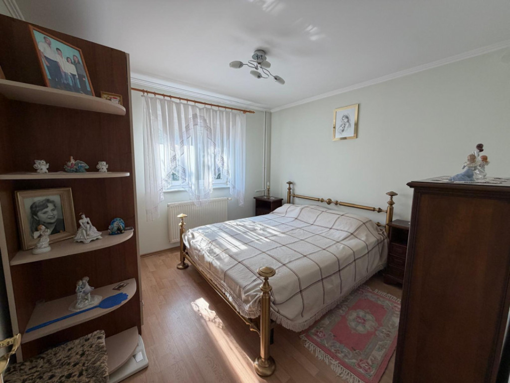Apartament 4 camere. etj 2, Radauti