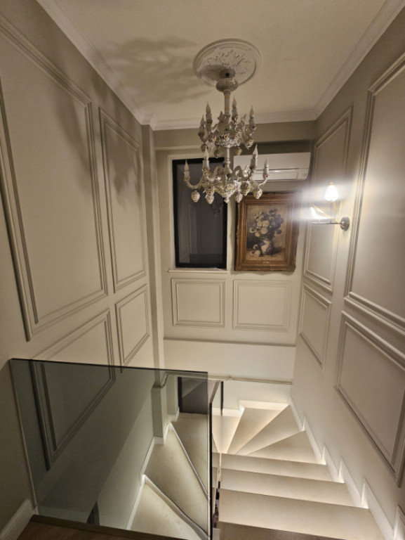 Apartament lux 3 camere decomandat pe 2 etaje,, zona Rezide