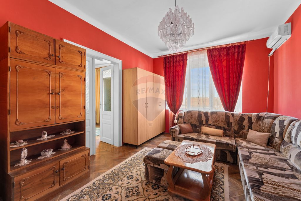 Apartament 2 camere, loc de parcare, teren propriu,strada...