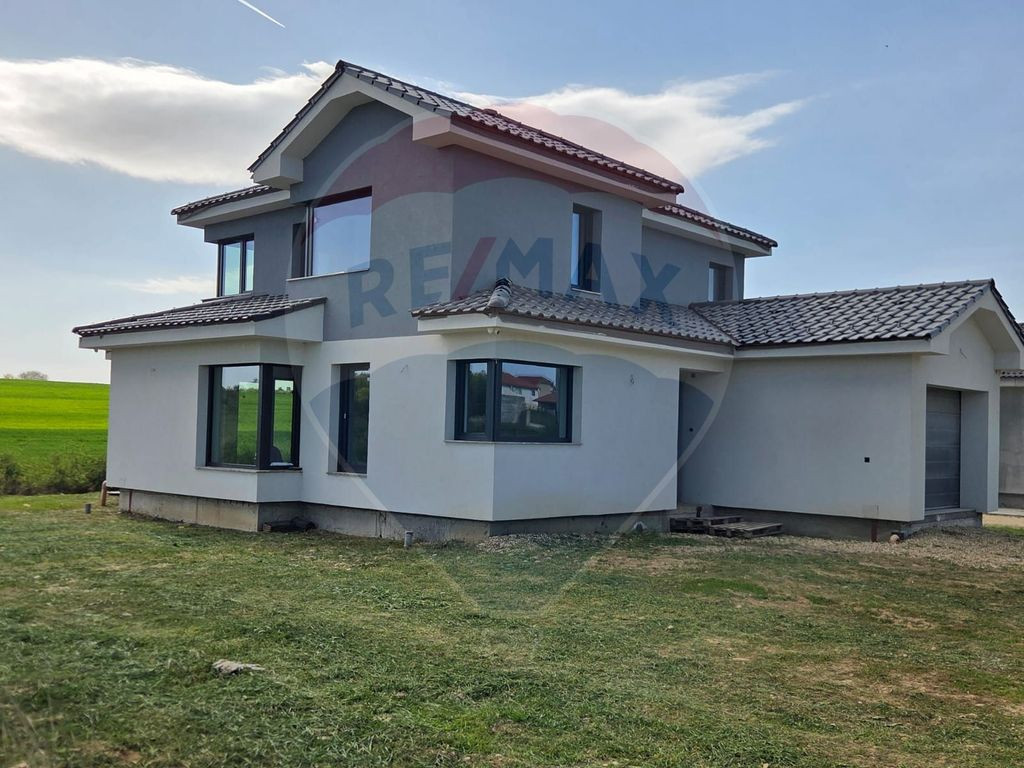 Casă deosebita cu 4 dormitoare in Oradea- Cihei