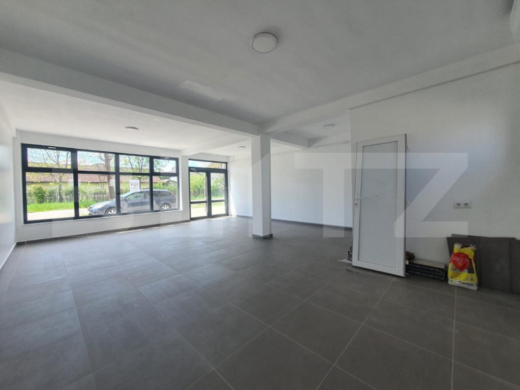 Spatiu comercial, 5 parcari, 100mp utili