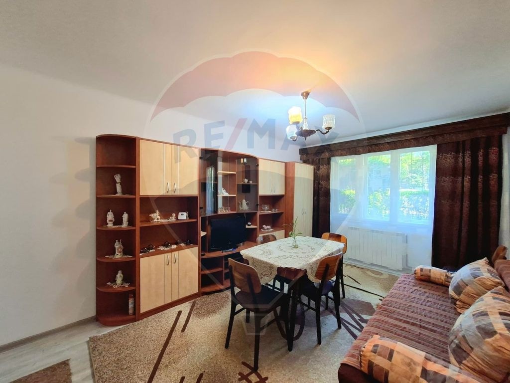 Apartament 2 camere decomandat, centrala gaz, de închiri...