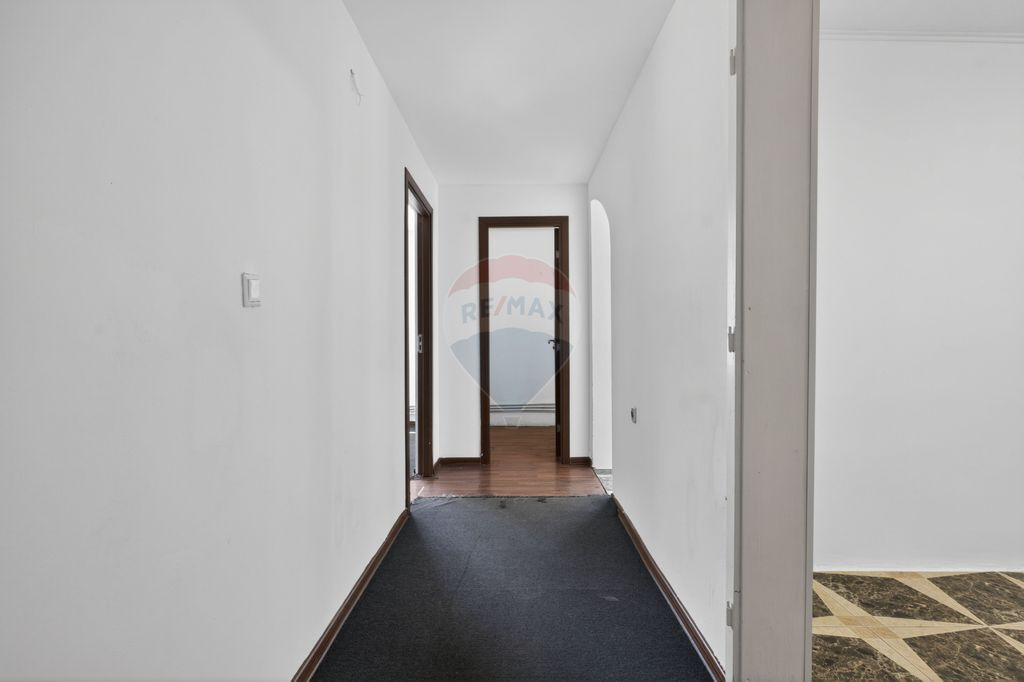 Apartament spațios la casă, renovat, ultracentral Pecica