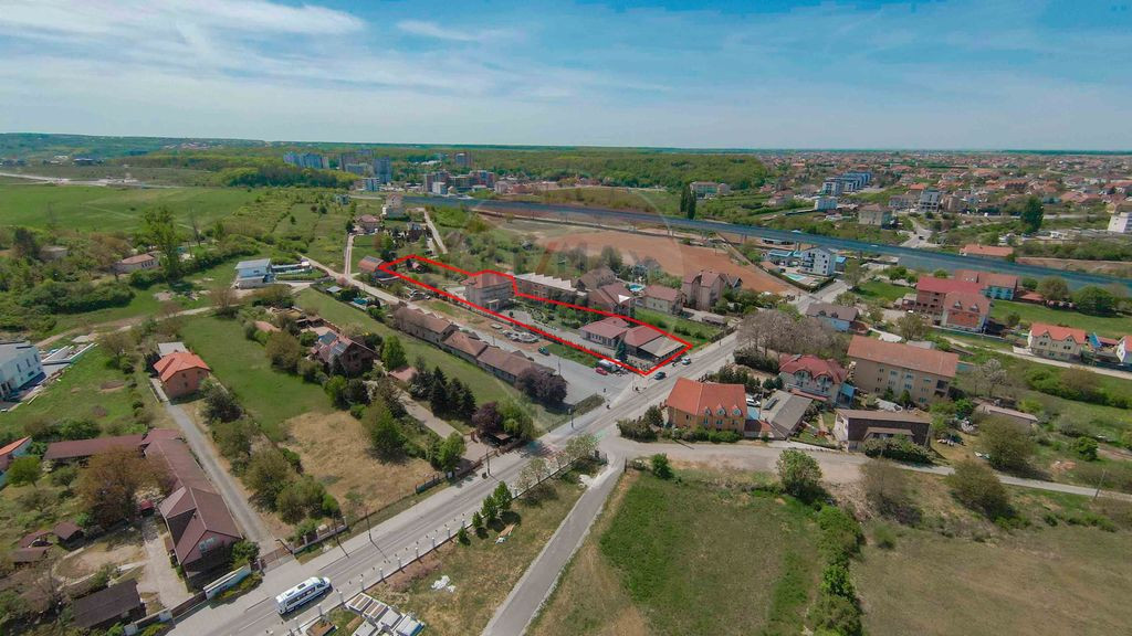 De vânzare pensiune cu restaurant, teren 4.750 mp – B?...