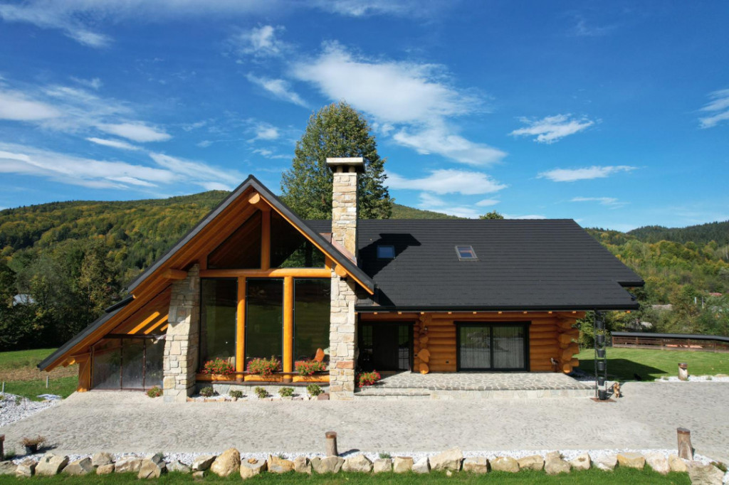 Cabana exclusivista din lemn rotund, 5500mp teren, Sucevita