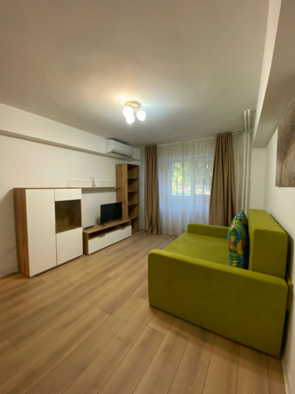 Apartament decomandat, 54 mp, zona Centrala