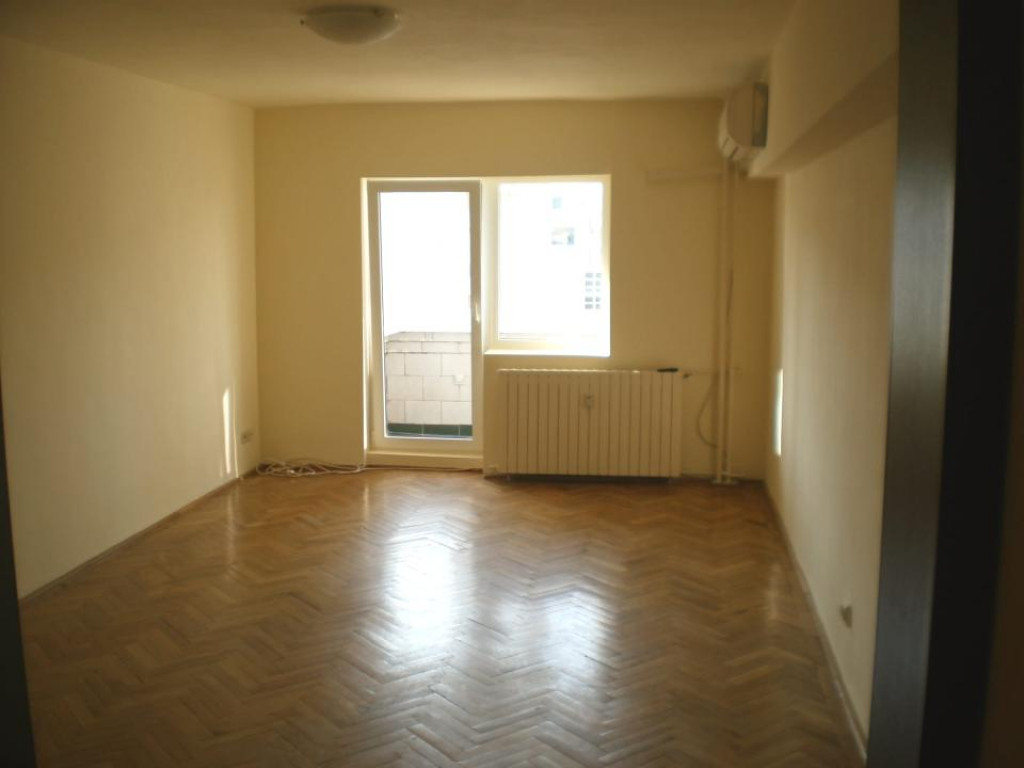 3 camere Bdul Decebal- Metrou Piata Muncii