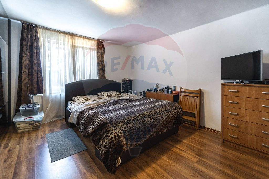 CASA COMPUSA DIN 2 APARTAMENTE, SCHEII BRASOVULUI| COMISI...