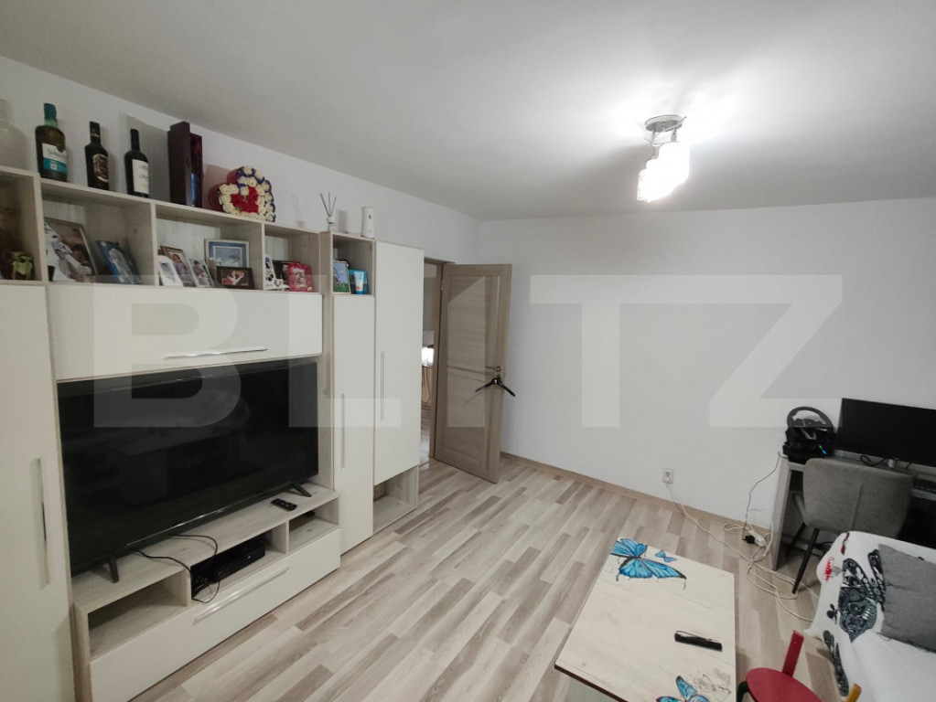 Apartament 3 camere, etaj 7/9 cu lift, 70 mp, zona Micro 6