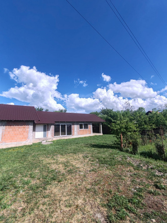 Casă 100 mp, 9 ari teren, drum privat, zonă Bușag