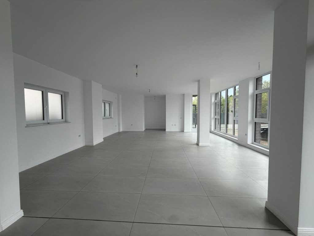 Spatiu de inchiriat, cladire noua, 90 mp, Radauti