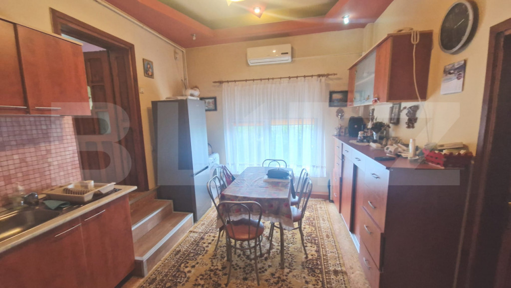 Apartament 2 camere decomandat cu 104 mp teren in acte etaj