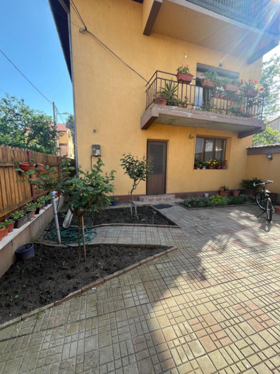 Casă spațioasă P+1+M, 186 mp, zonă Rovine