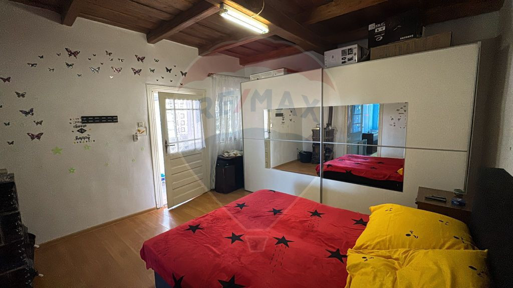 Casă cu 3 camere de vânzare în Sânnicolaul Român