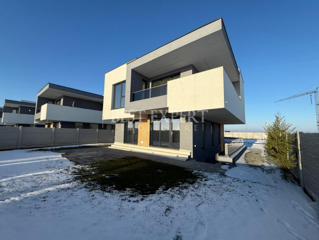 Vila D+P+ET,ansamblu închis, panouri fotovoltaice,3 locuri