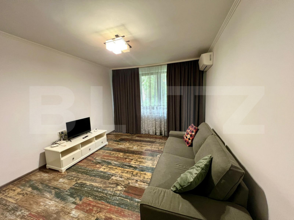 Apartament cu 2 camere, parter, centrala si AC, zona central