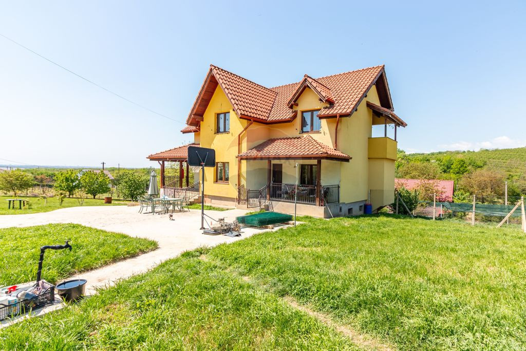 Vilă 454 mp cu teren generos, aproape de Crama DEAC