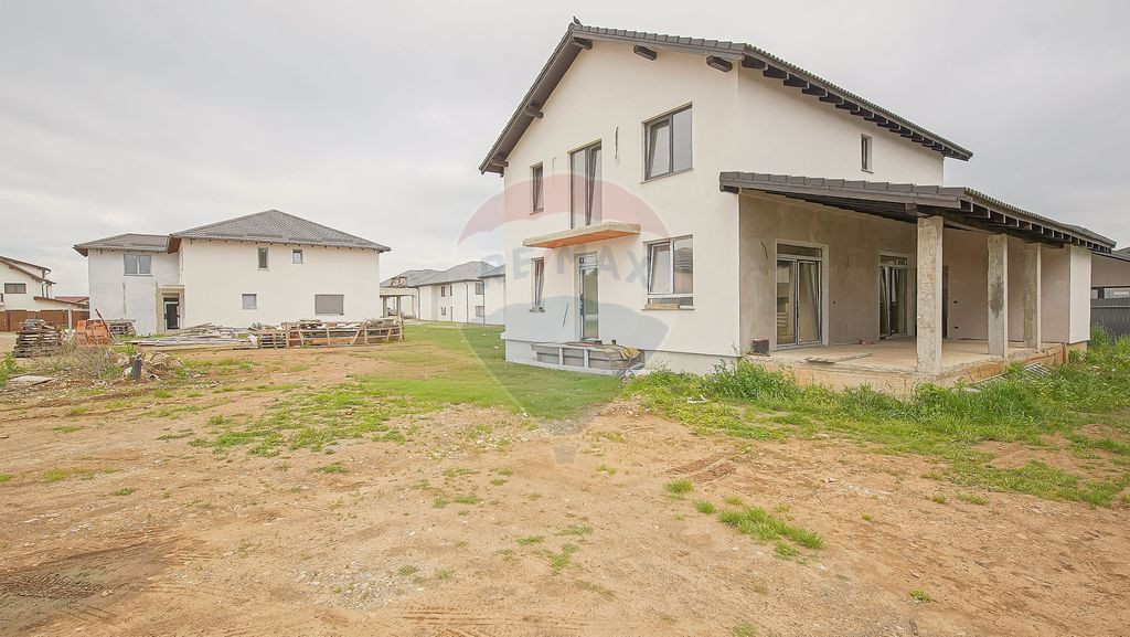 Casa 4 camere semimobilata in Cartier Izvor Tarlungeni Br...