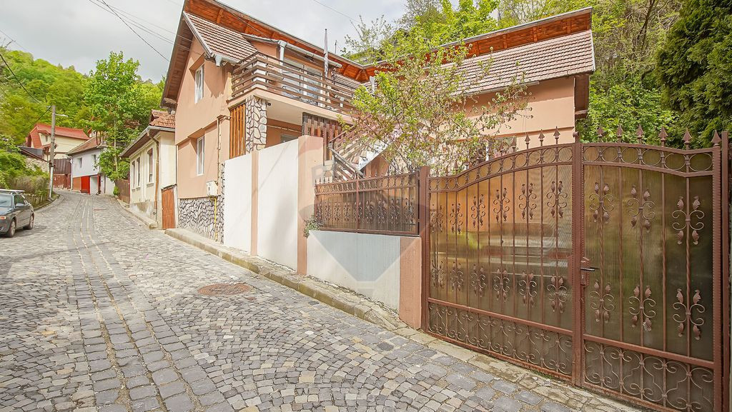 CASĂ INDIVIDUALĂ ÎN SCHEI STRADA PIATRA MARE