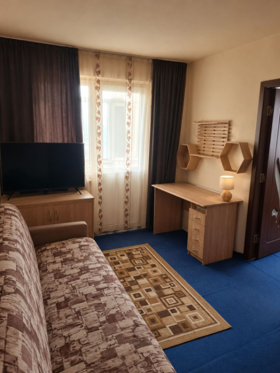Apartament de 4 camere, 80 mp, decomandat, zona Sara Cartier