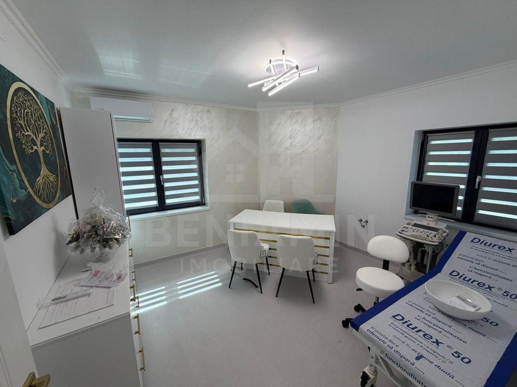 Spatiu modern cabinete medicale parter 50mp Toporasi Prom...